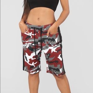 red camo cargo shorts